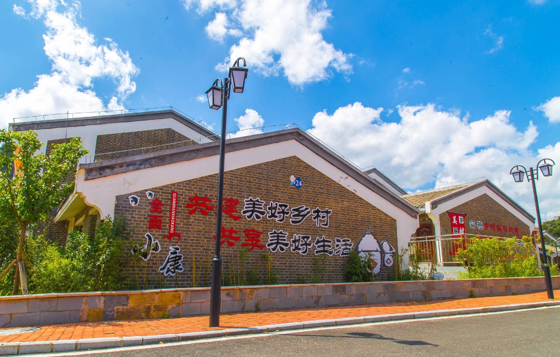 数字乡村建设能改善人居环境,提高农村公共服务水平、教育和医疗水平、治理效率。数字乡村建设可以促进农村经济的发展,提高农民的收入水平,是实现农村现代化的重要途径。因此,政府和社会各界应加大对数字乡村建设的支持力度,促进数字乡村建设的快速发展,为乡村振兴战略的实施提供有力支撑。(图3) 数字乡村建设能改善人居环境,提高农村公共服务水平、教育和医疗水平、治理效率。数字乡村建设可以促进农村经济的发展,提高农民的收入水平,是实现农村现代化的重要途径。因此,政府和社会各界应加大对数字乡村建设的支持力度,促进数字乡村建设的快速发展,为乡村振兴战略的实施提供有力支撑。(图3)